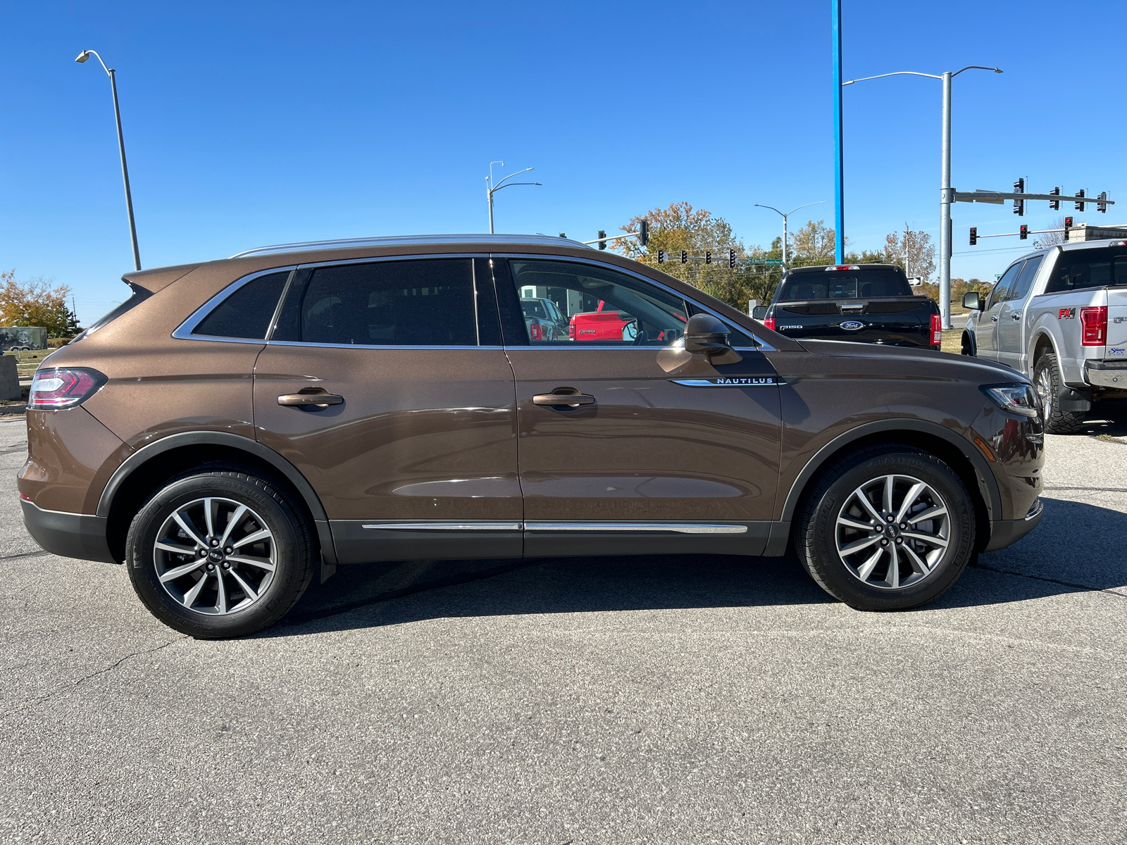 2022 Lincoln Nautilus Standard 2