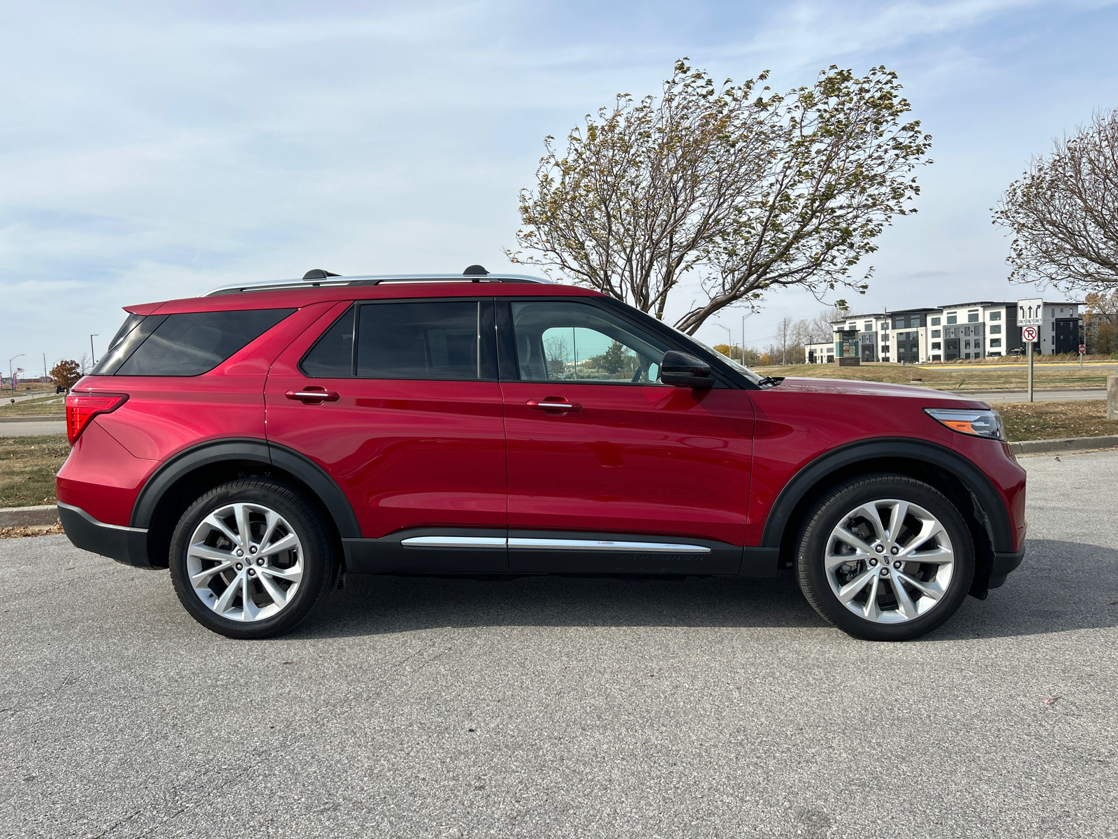 2022 Ford Explorer Platinum 2