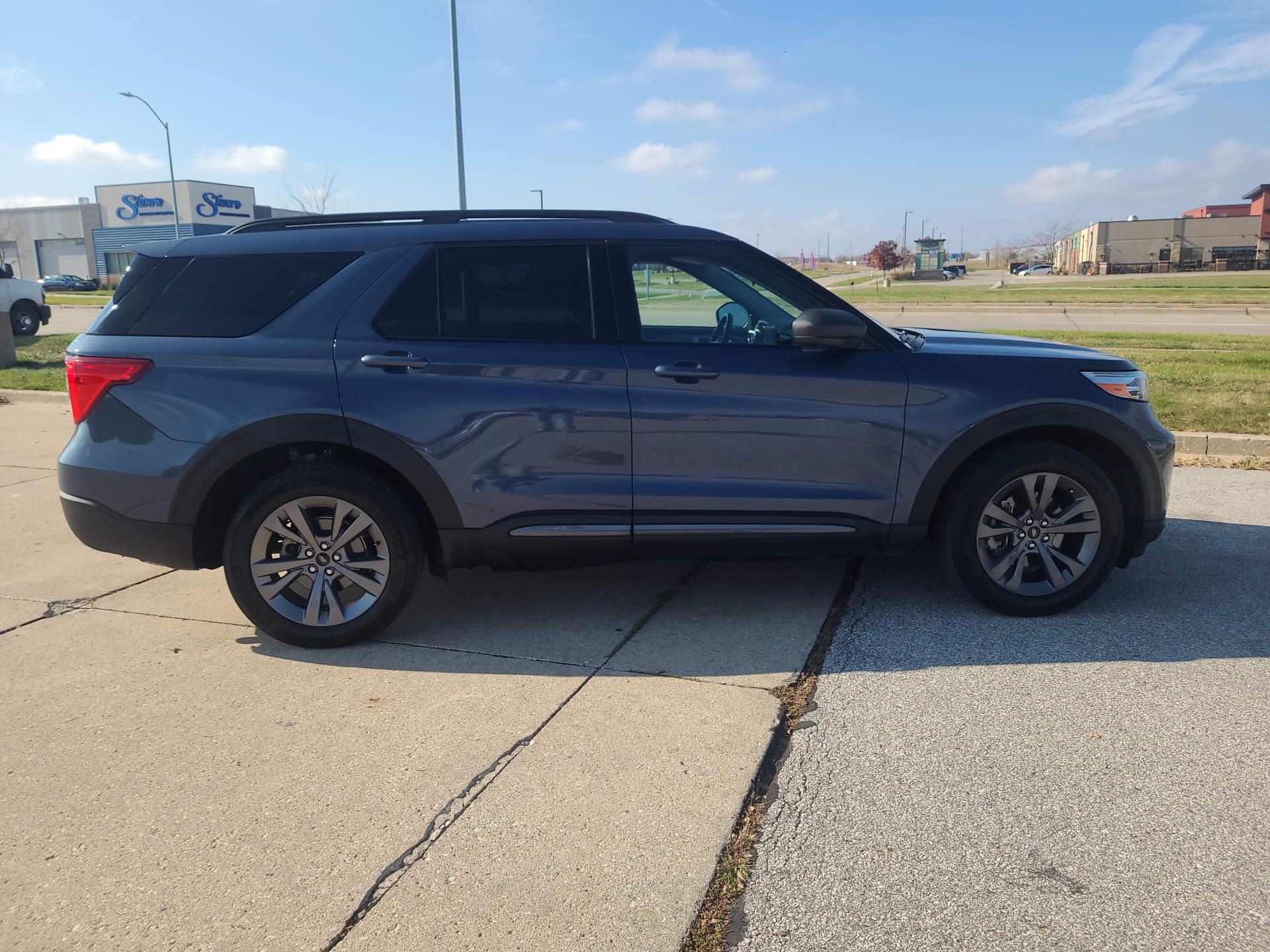 2021 Ford Explorer XLT 2