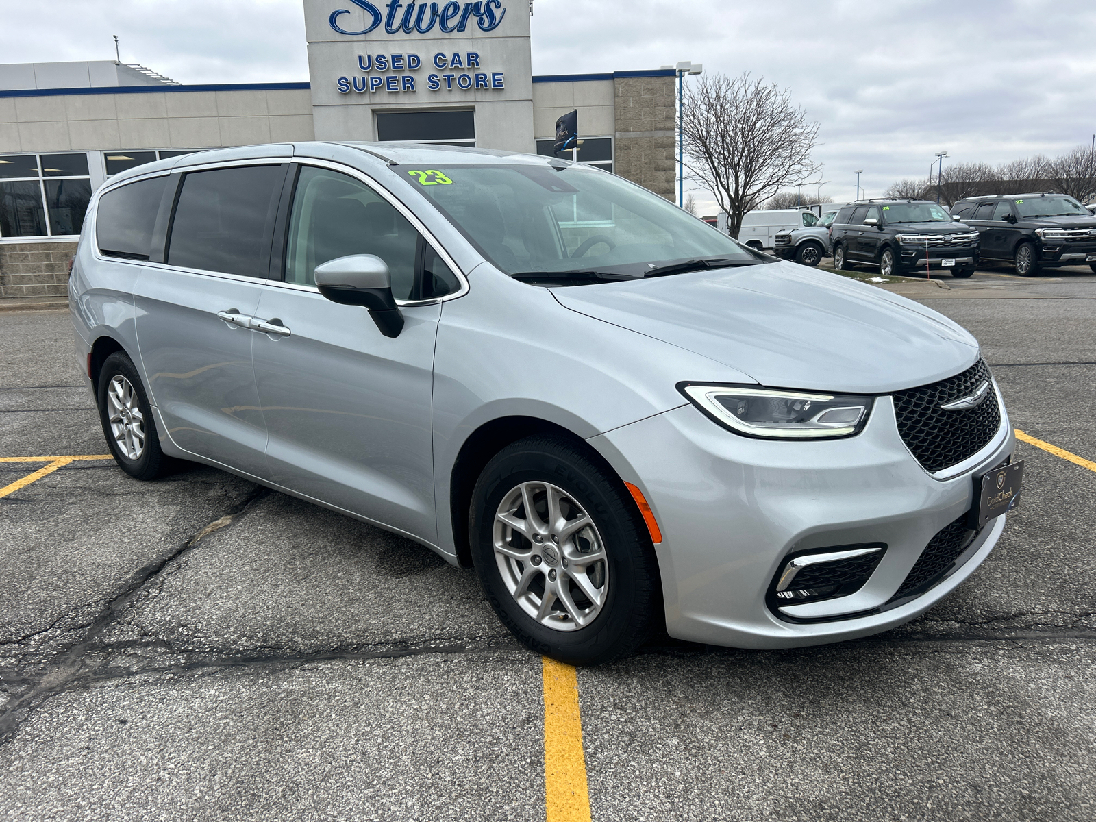 2023 Chrysler Pacifica Touring L 1