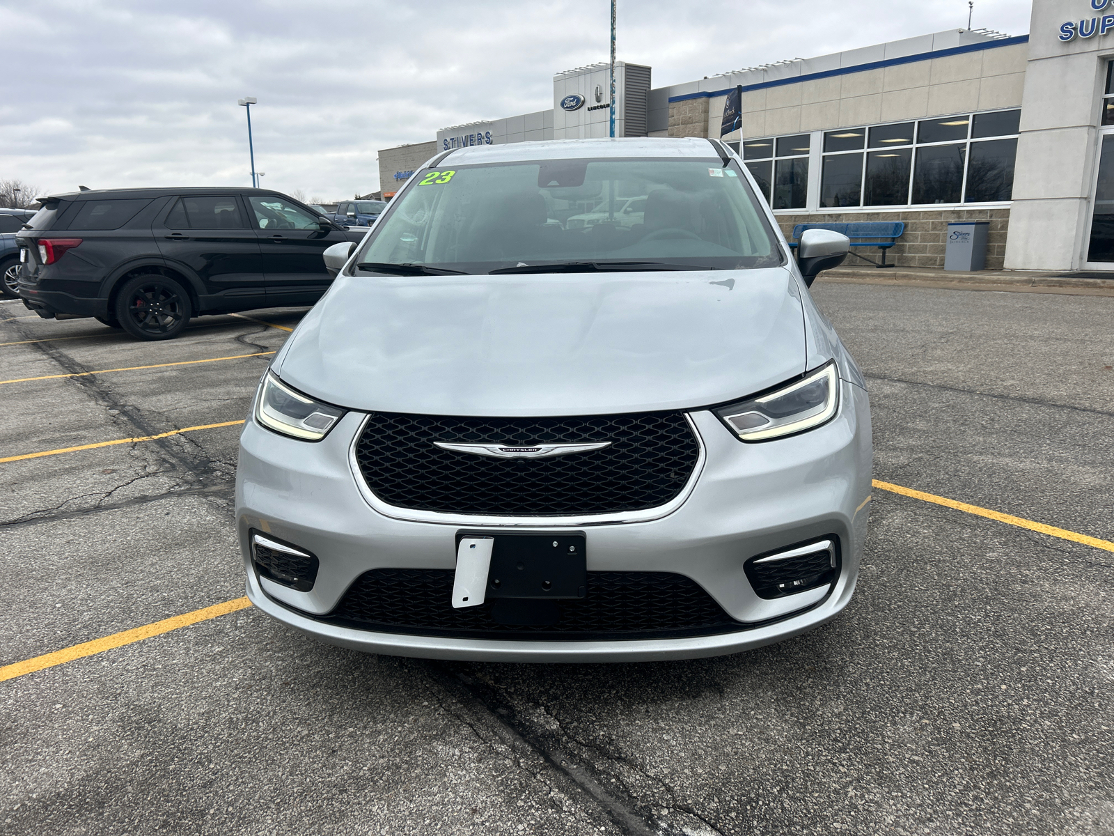 2023 Chrysler Pacifica Touring L 9