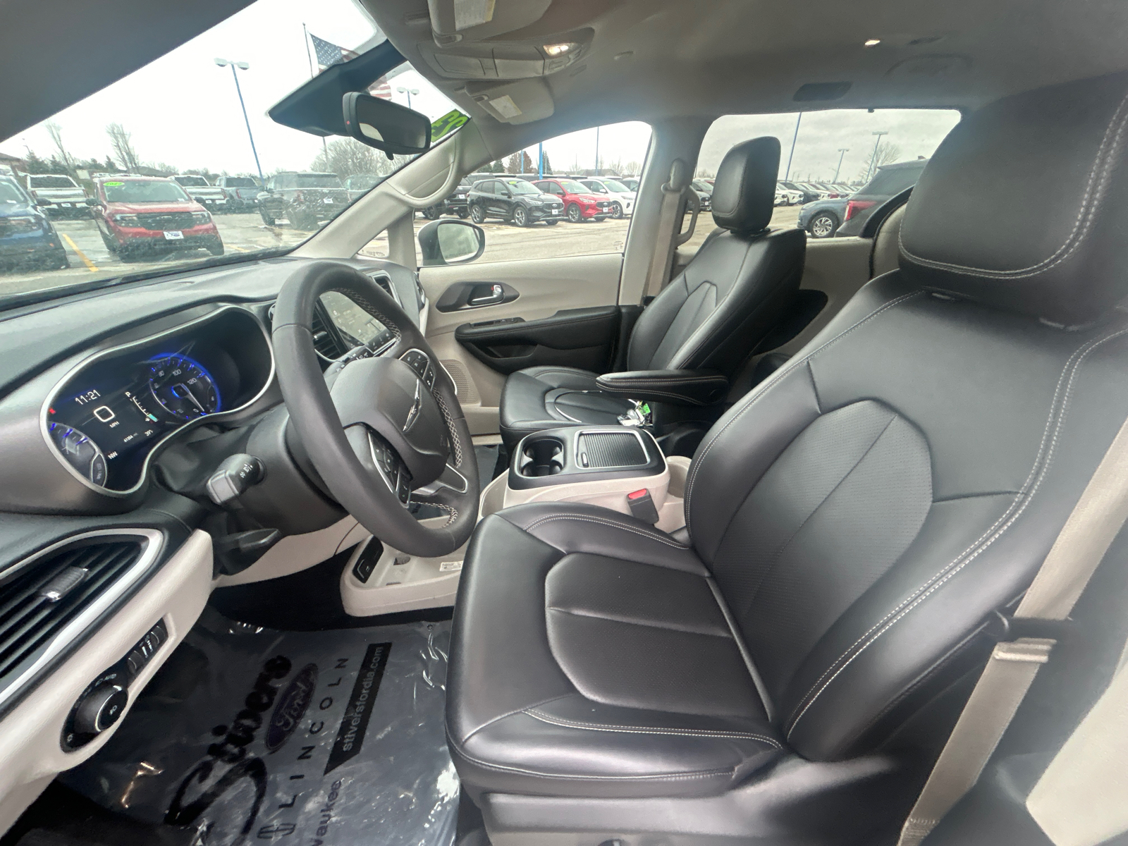 2023 Chrysler Pacifica Touring L 17