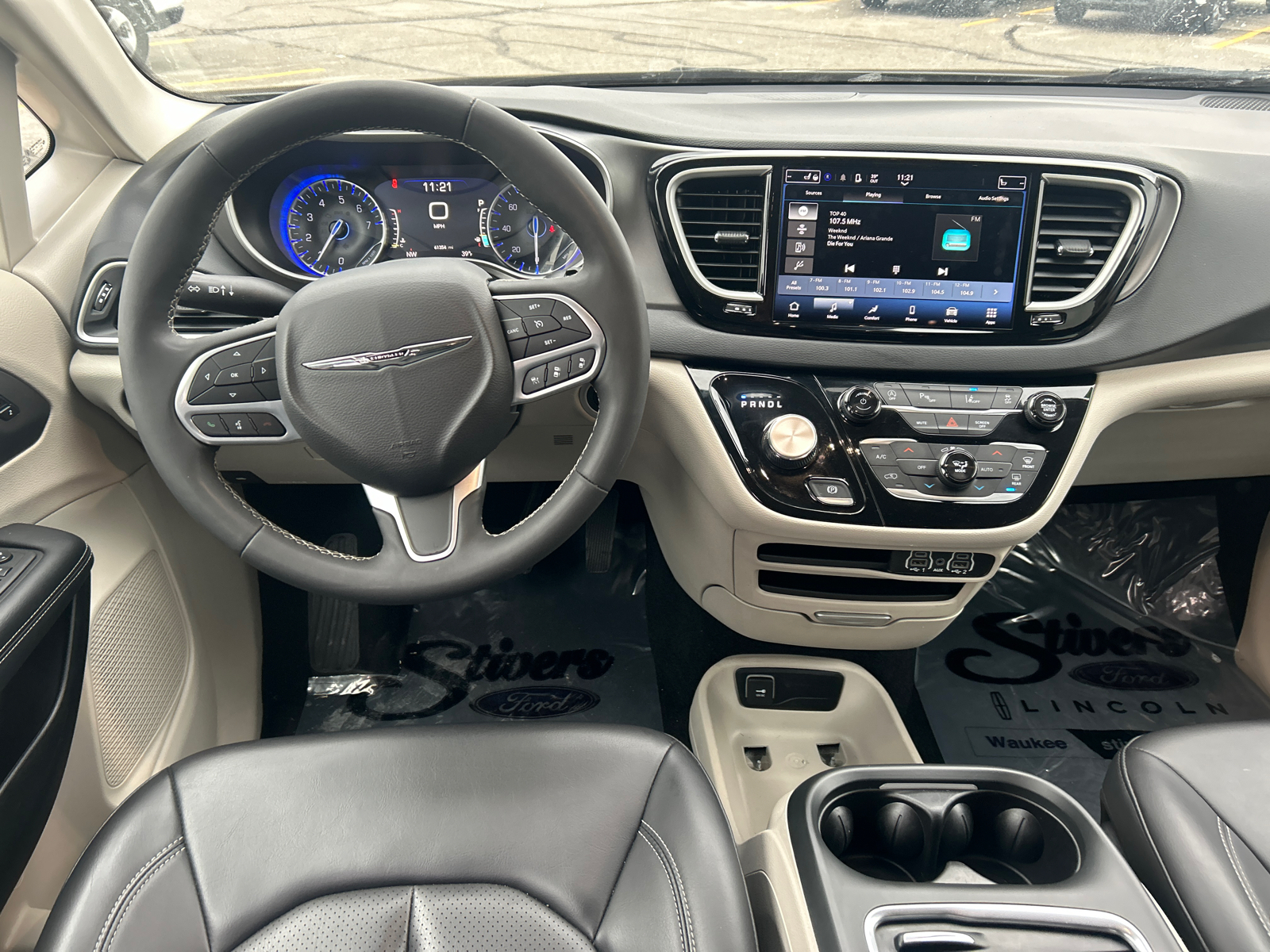 2023 Chrysler Pacifica Touring L 22