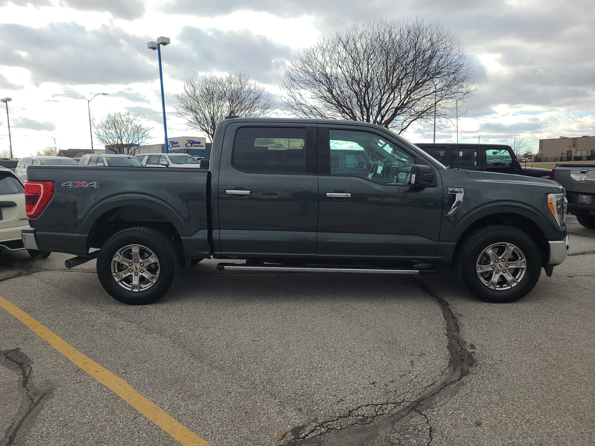 2021 Ford F-150 XLT 2