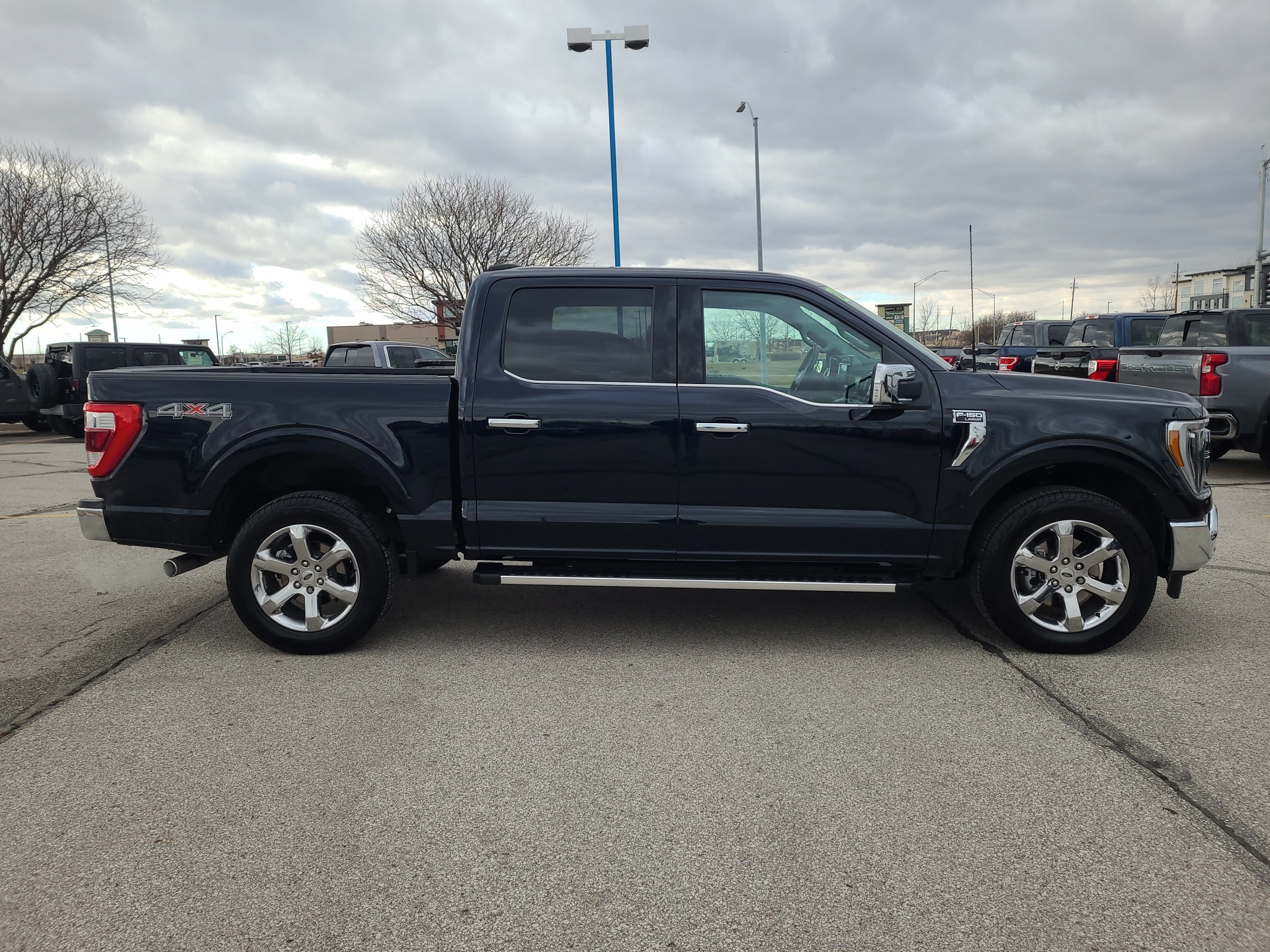 2022 Ford F-150 Lariat 2