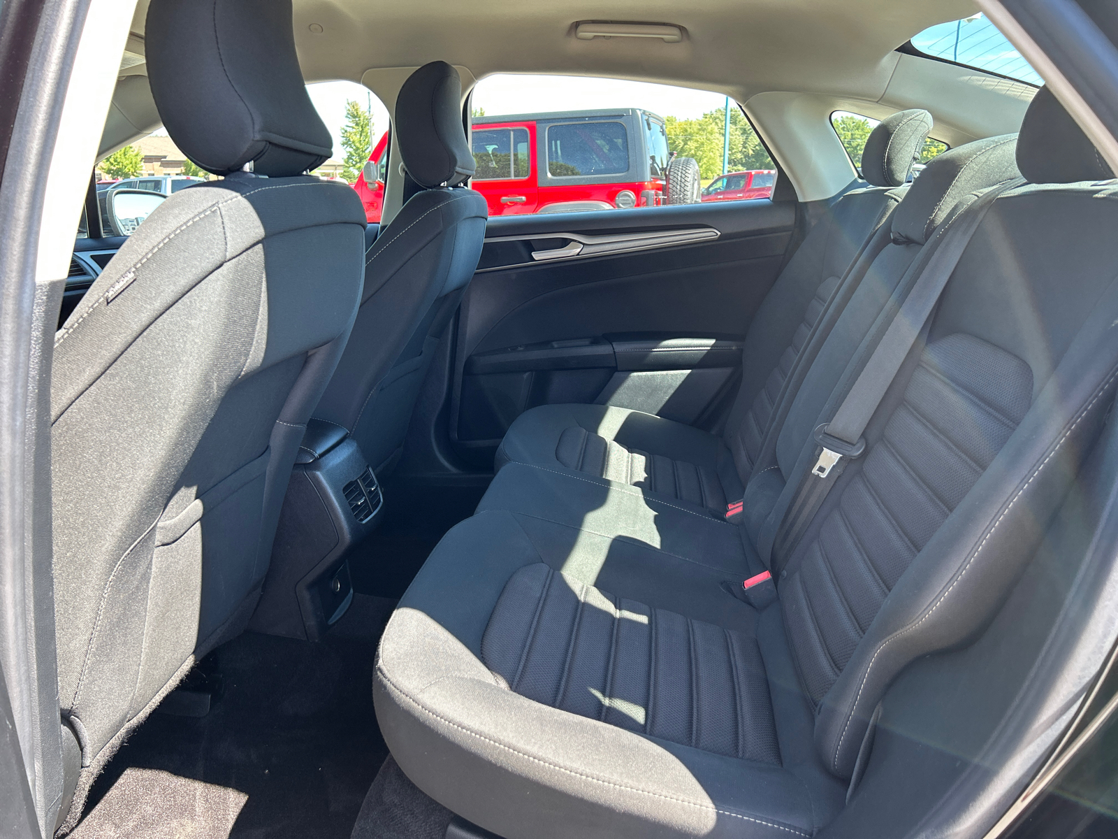 2019 Ford Fusion Hybrid SE 11