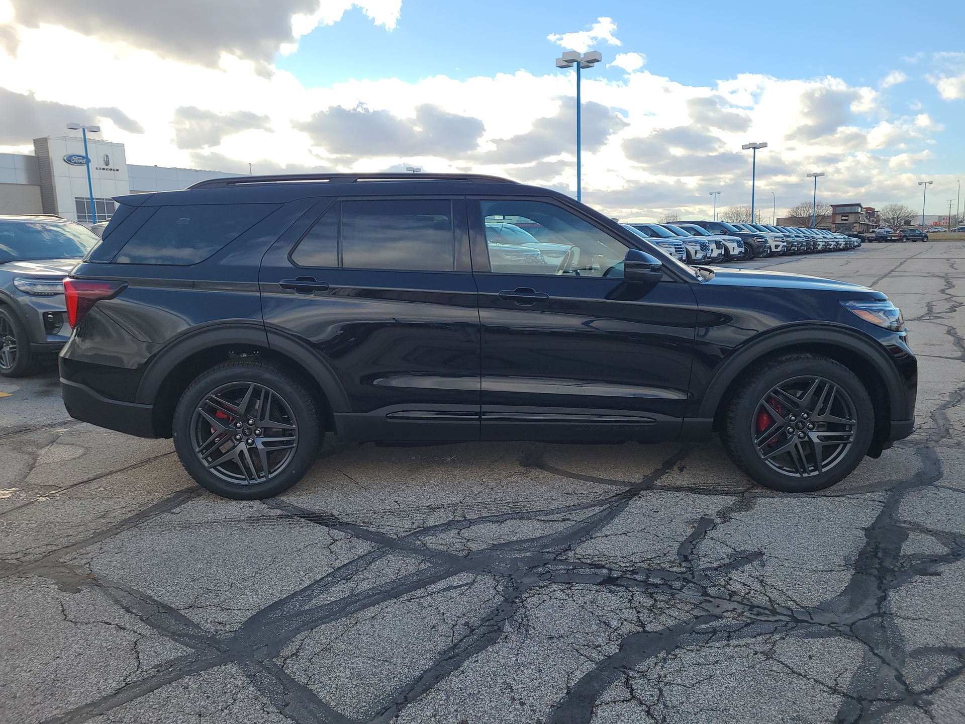 2025 Ford Explorer ST 3