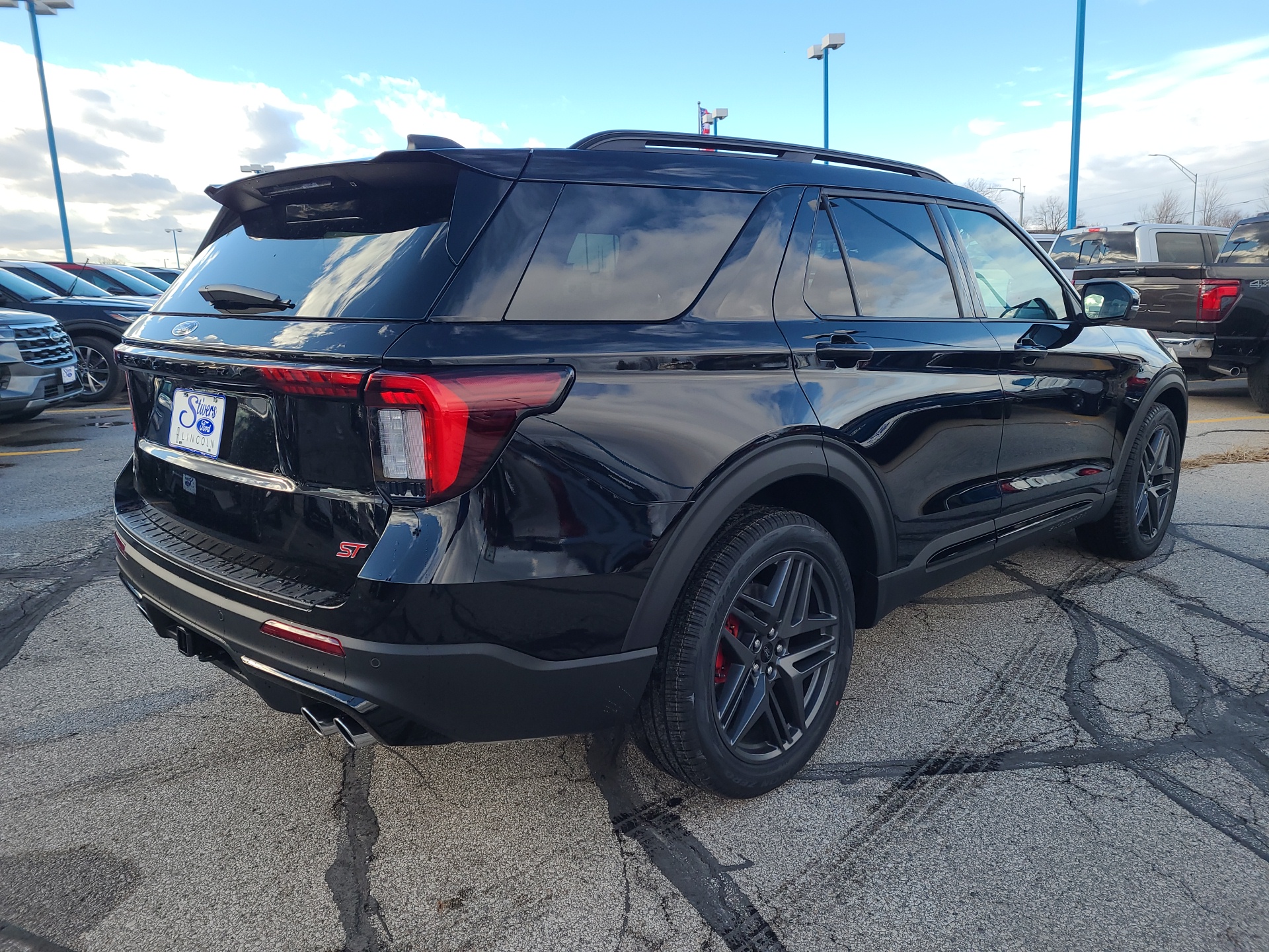 2025 Ford Explorer ST 4