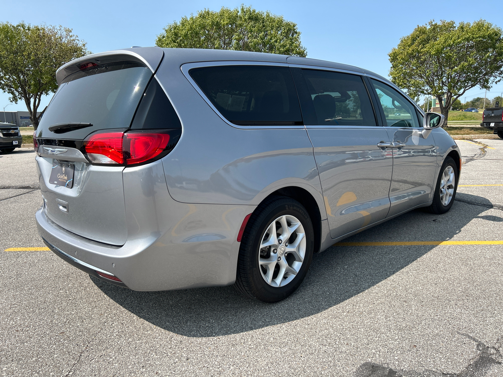 2020 Chrysler Pacifica Touring 3