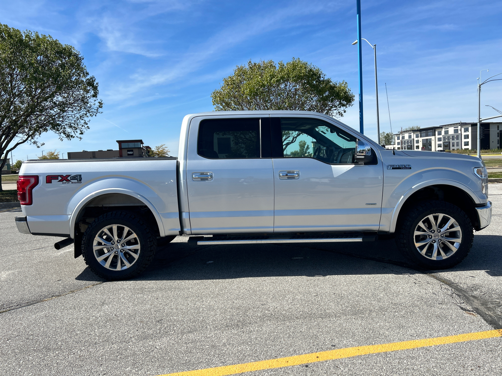 2015 Ford F-150 Lariat 2