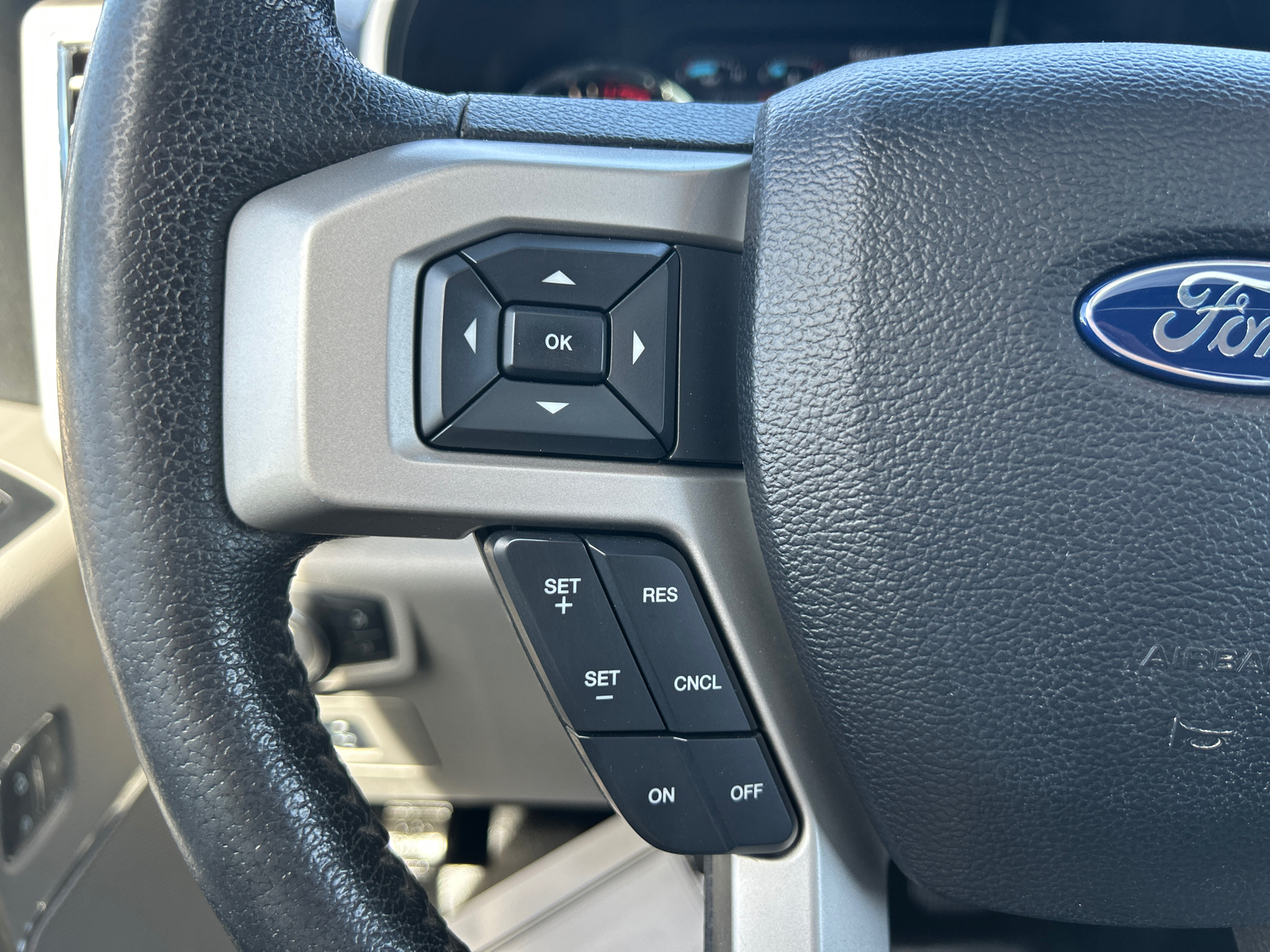 2015 Ford F-150 Lariat 22