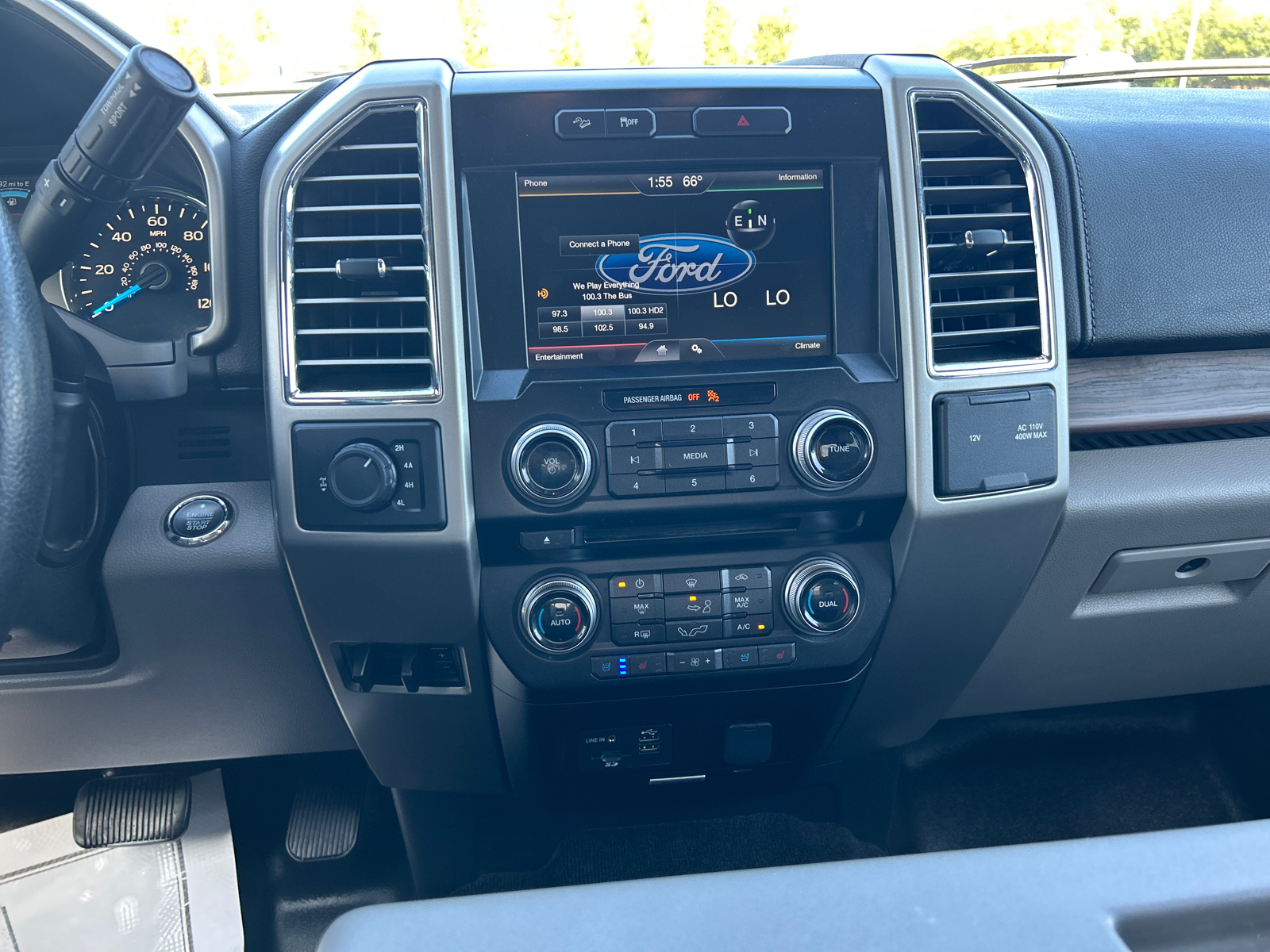 2015 Ford F-150 Lariat 25