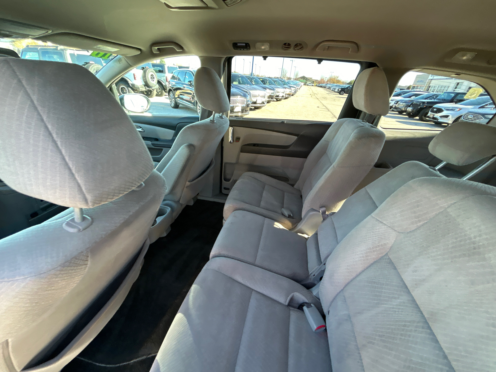 2016 Honda Odyssey SE 18