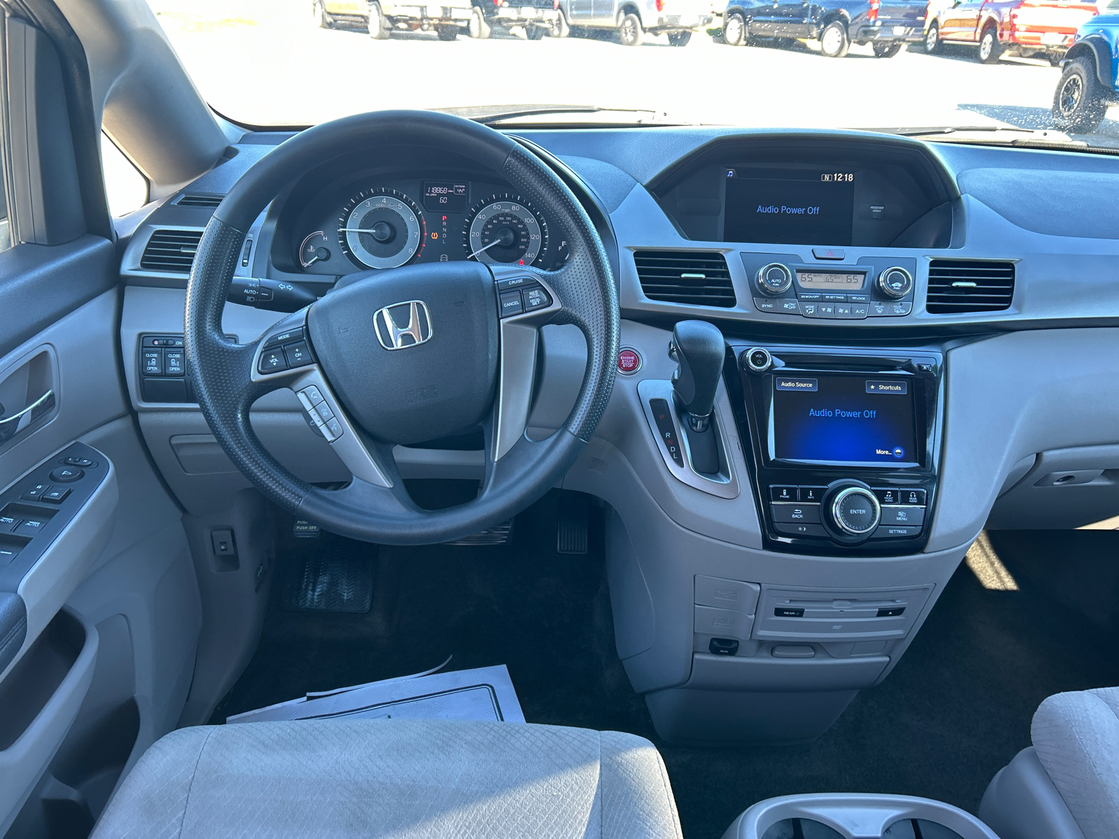 2016 Honda Odyssey SE 21