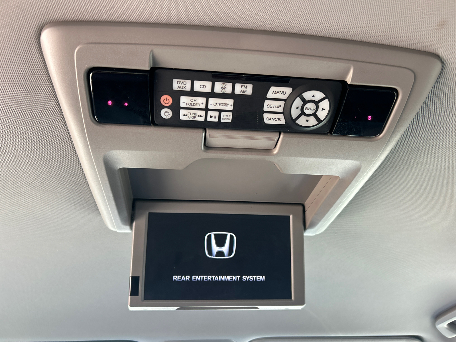 2016 Honda Odyssey SE 23