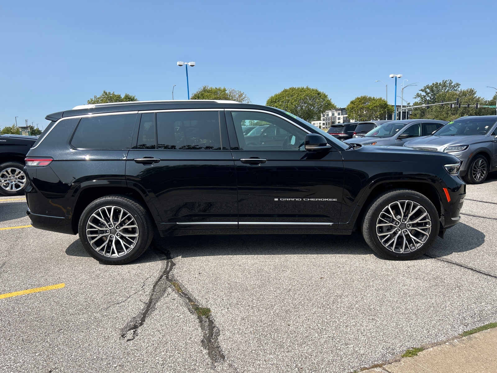 2023 Jeep Grand Cherokee L Summit 2