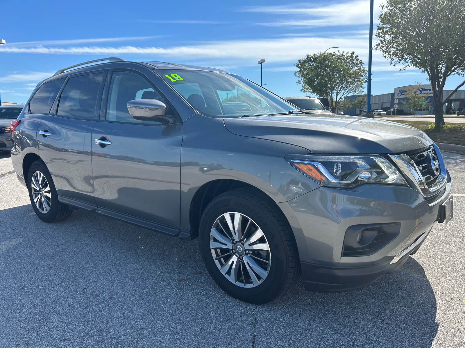 2019 Nissan Pathfinder SV 1