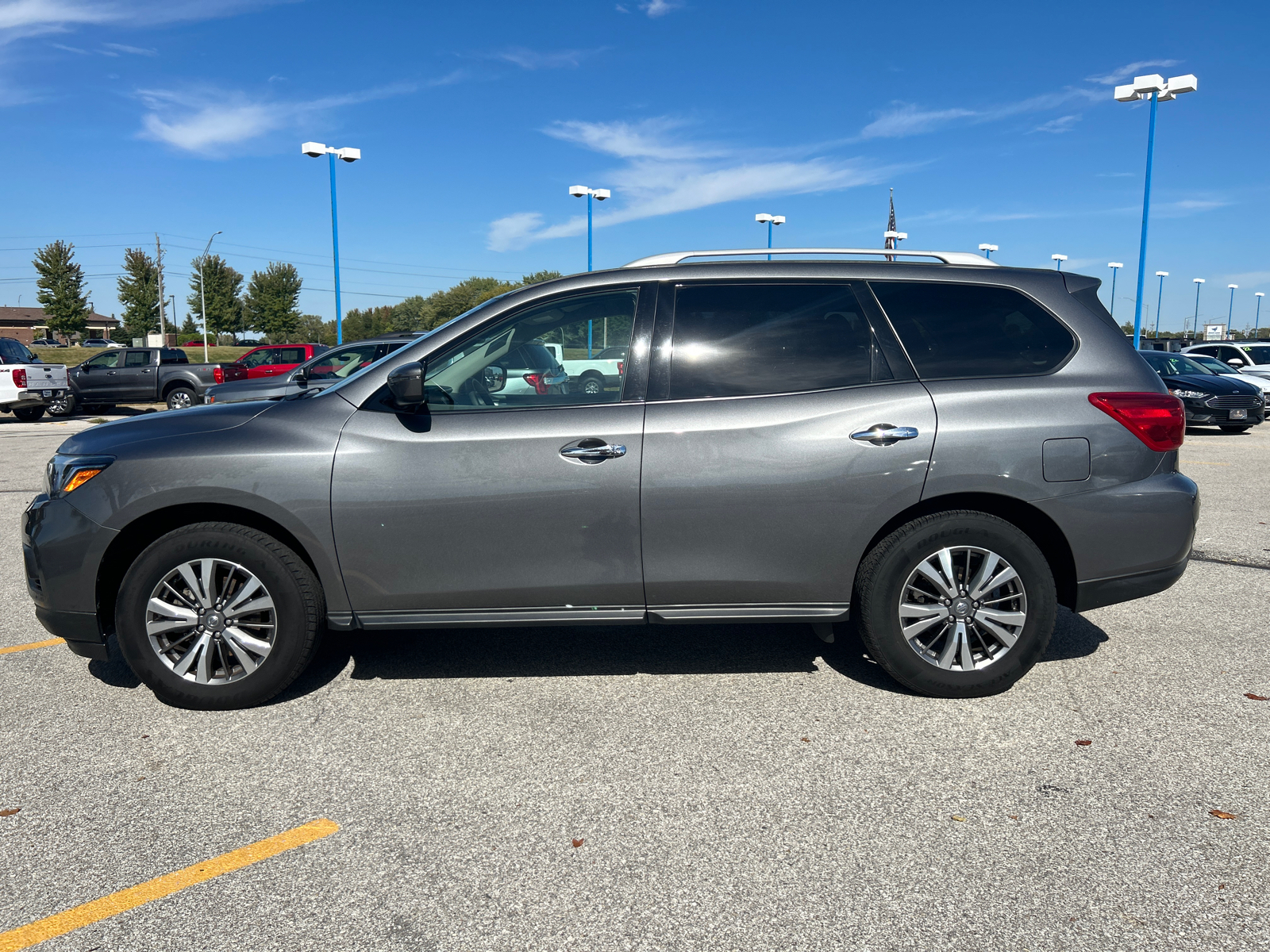 2019 Nissan Pathfinder SV 6