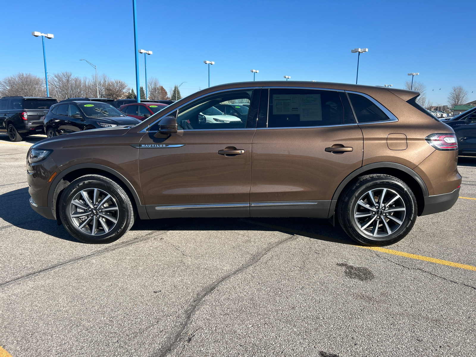 2022 Lincoln Nautilus Standard 7