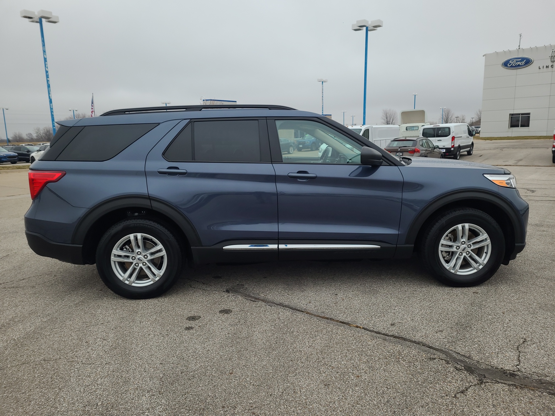 2021 Ford Explorer XLT 2