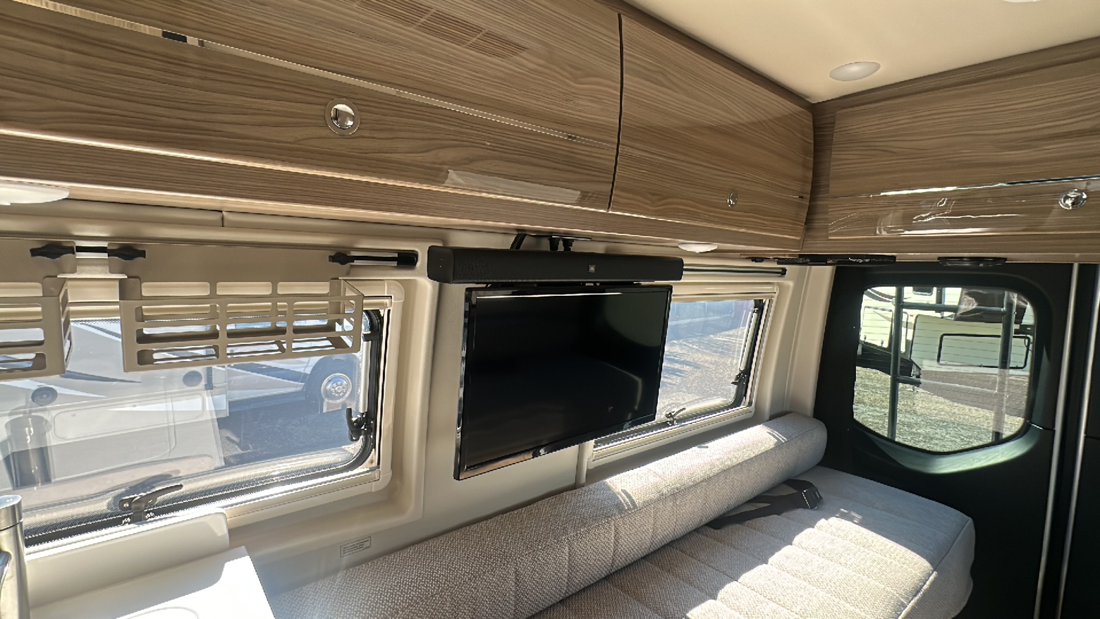 2020 WINNEBAGO BOLT 70BL 73