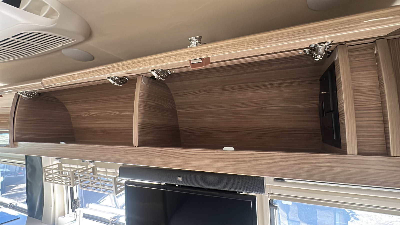 2020 WINNEBAGO BOLT 70BL 74