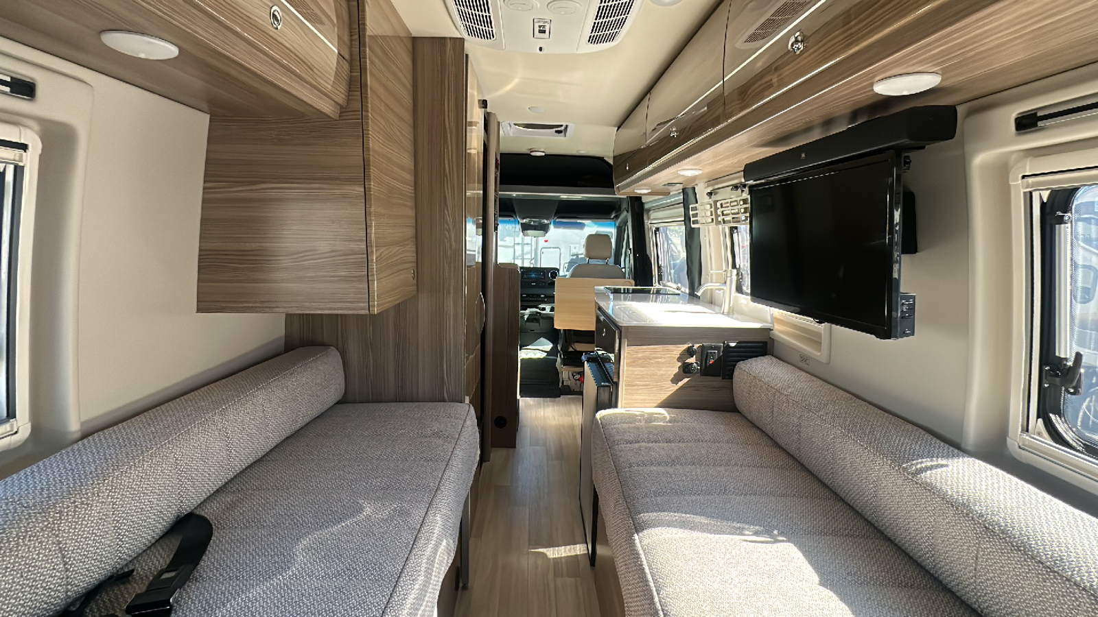 2020 WINNEBAGO BOLT 70BL 76