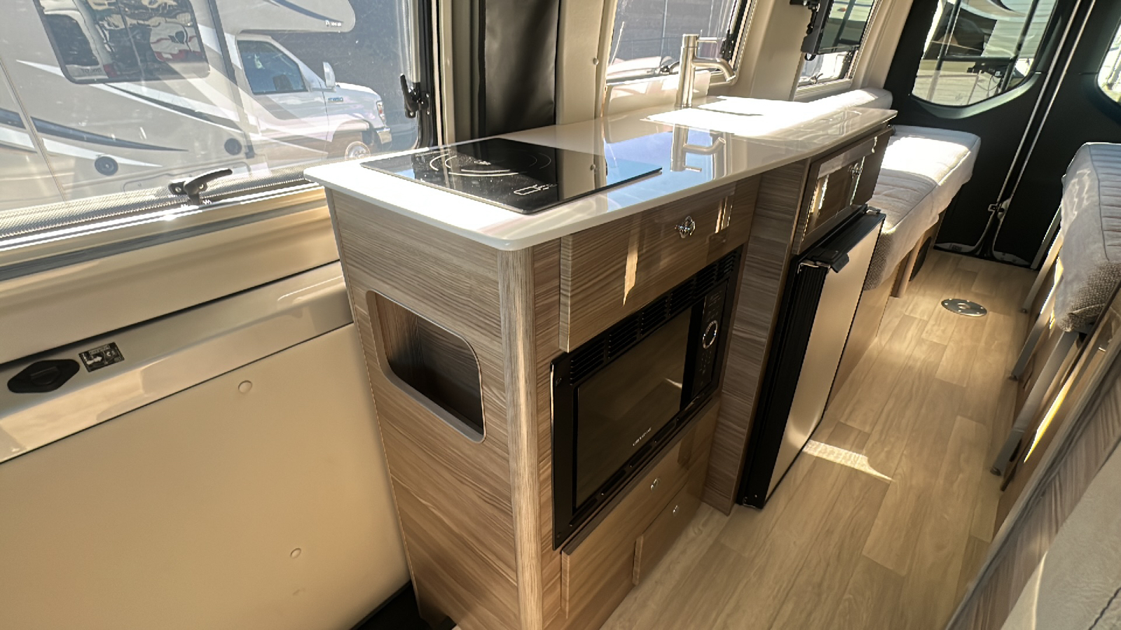 2020 WINNEBAGO BOLT 70BL 92