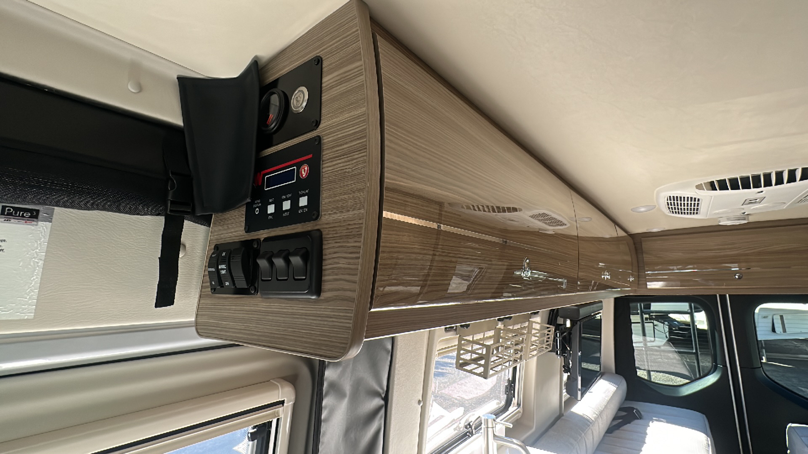 2020 WINNEBAGO BOLT 70BL 93