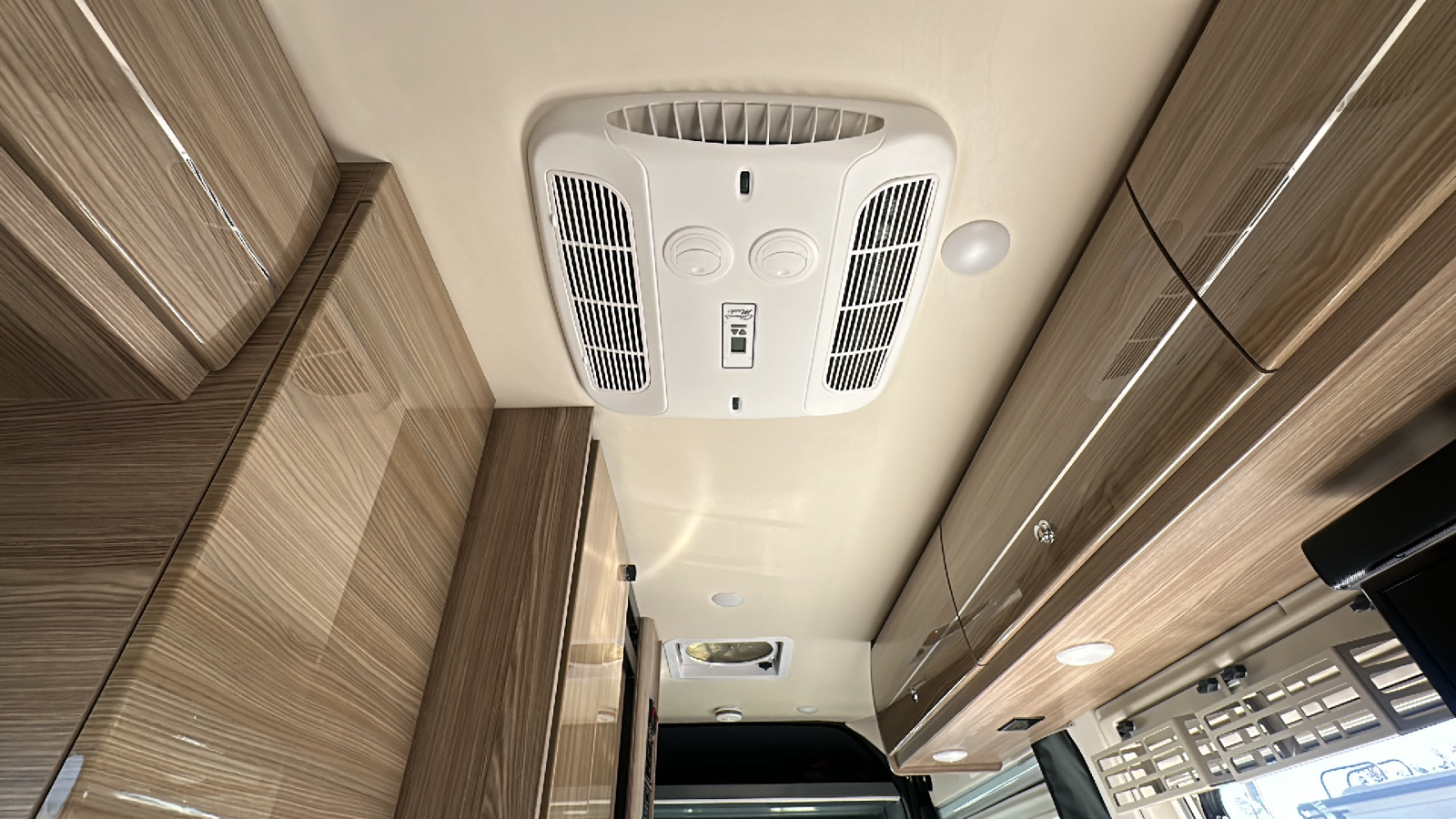 2020 WINNEBAGO BOLT 70BL 103