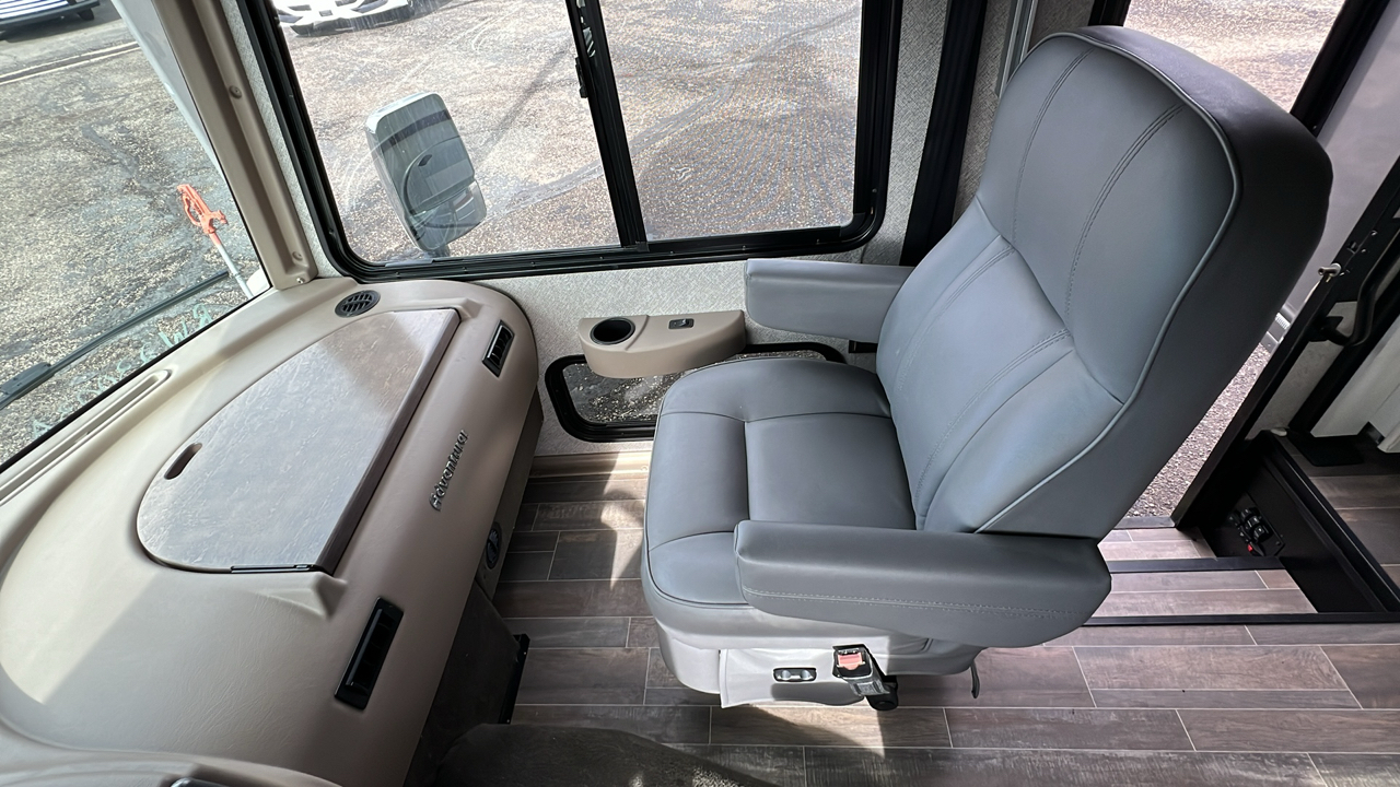 2022 WINNEBAGO ADVENTURER 27N 17