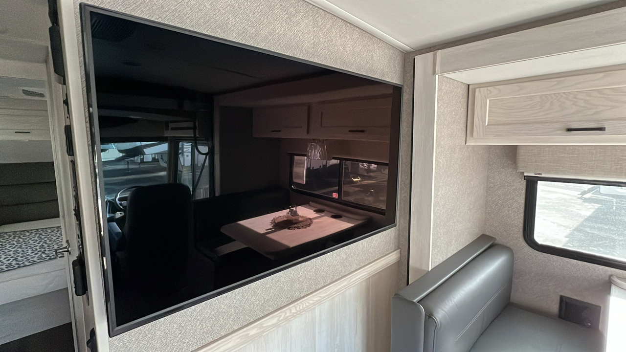 2022 WINNEBAGO ADVENTURER 27N 29