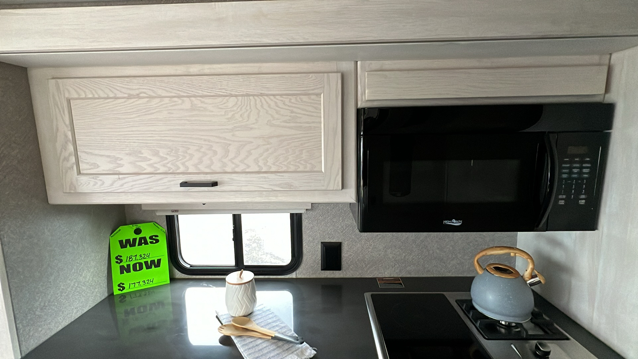 2022 WINNEBAGO ADVENTURER 27N 44