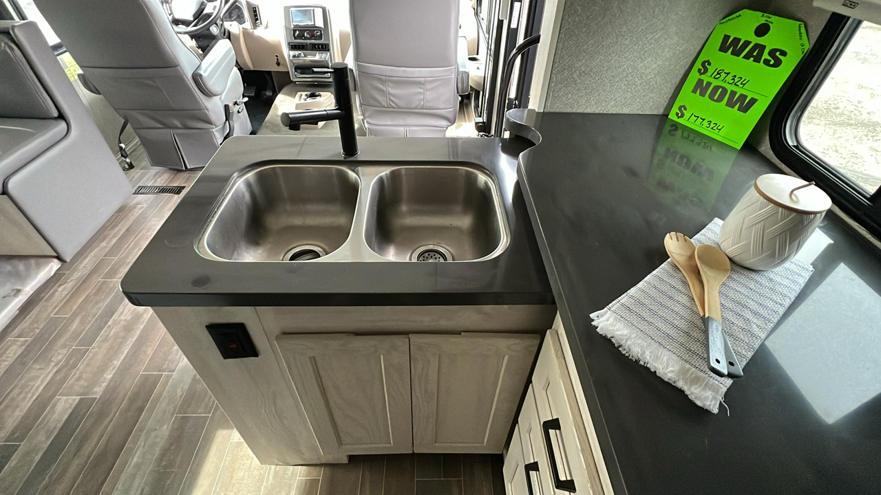 2022 WINNEBAGO ADVENTURER 27N 45