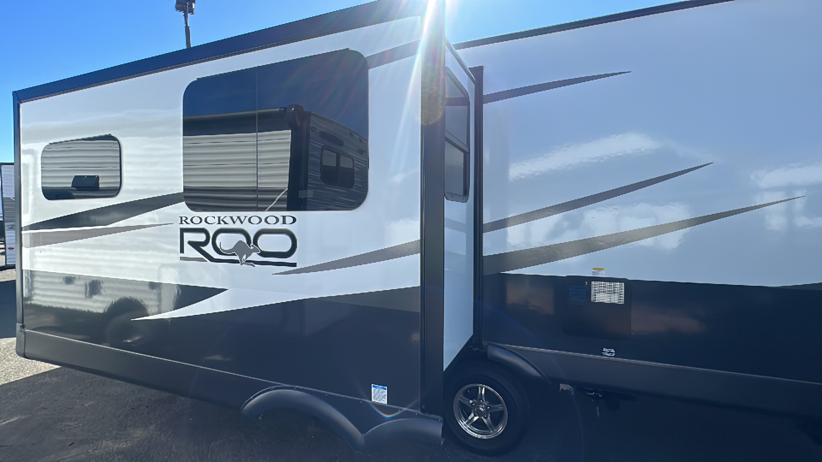 2024 ROCKWOOD ULTRA LITE 235SROO 6