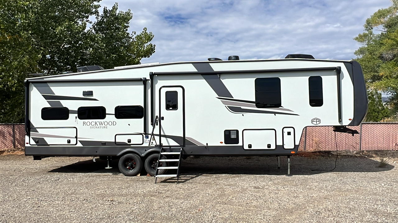 2025 ROCKWOOD SIGNATURE 376RK 2