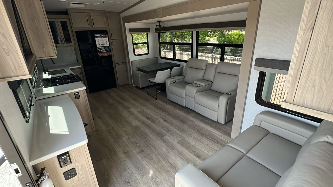 2025 ROCKWOOD SIGNATURE 376RK 37