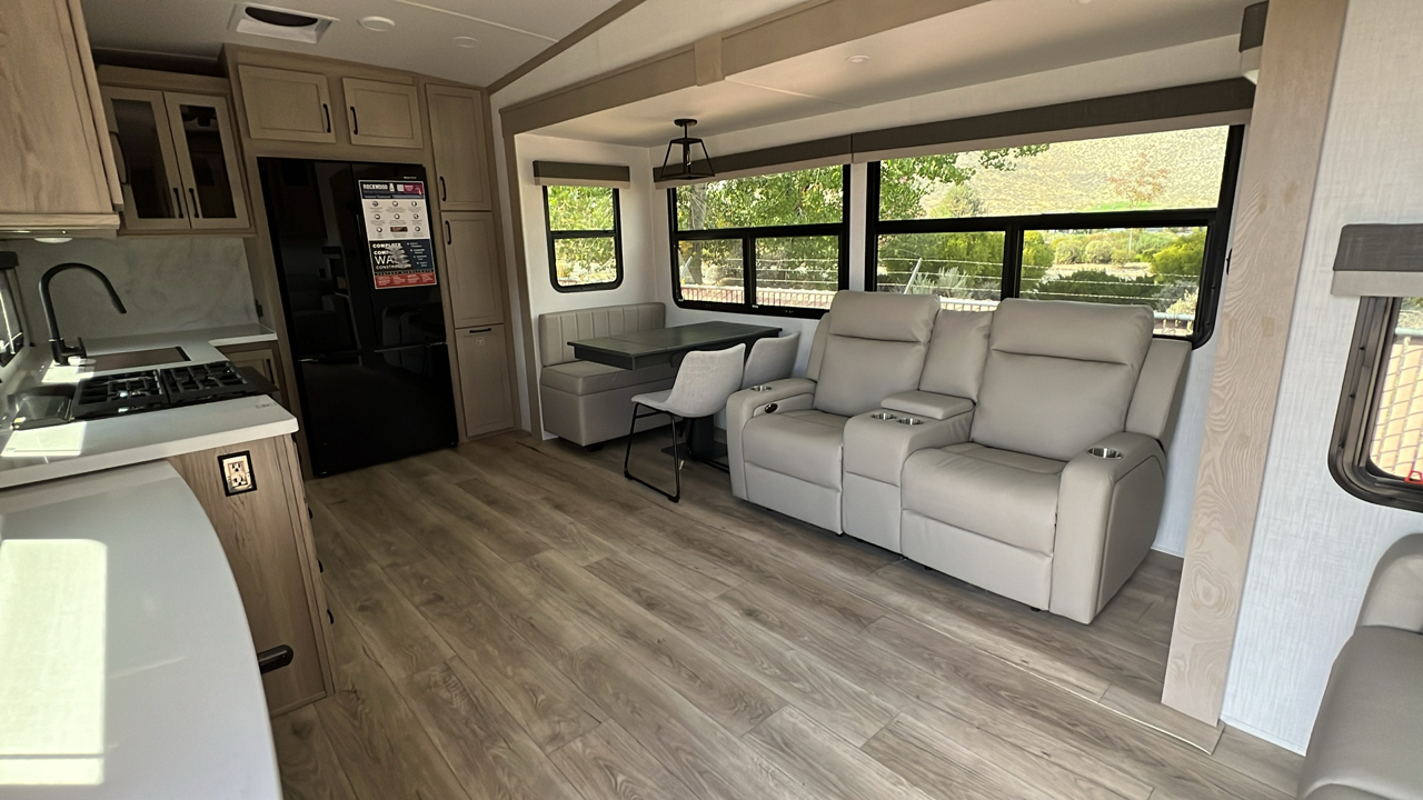 2025 ROCKWOOD SIGNATURE 376RK 60