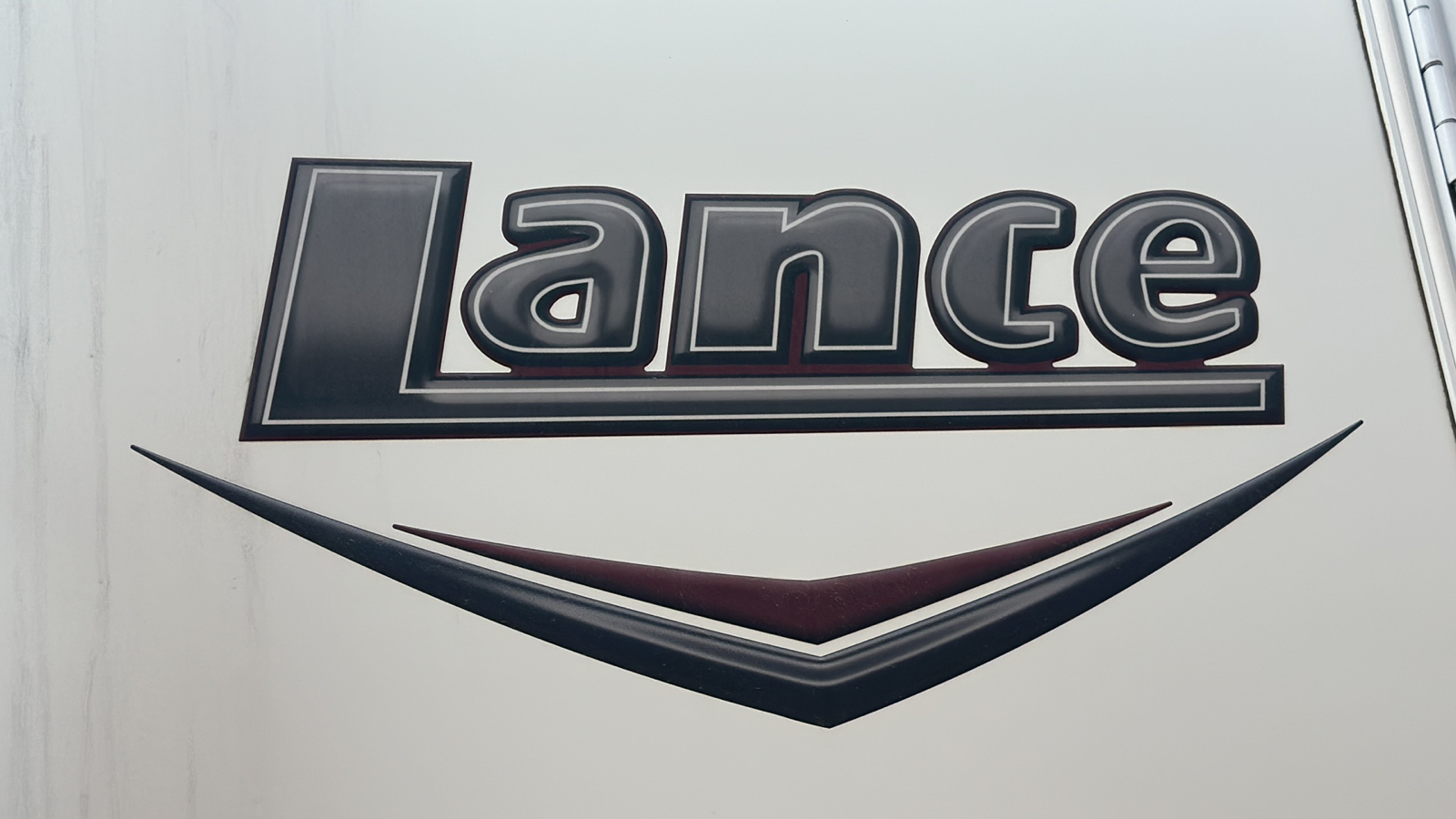 2020 LANCE CABOVER 850 10