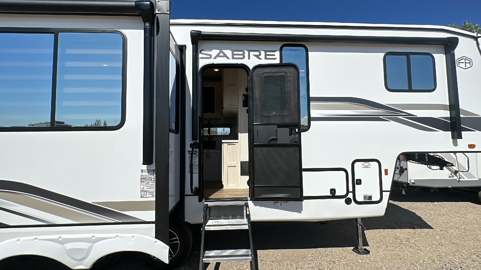 2025 FOREST RIVER SABRE 26BBR 16