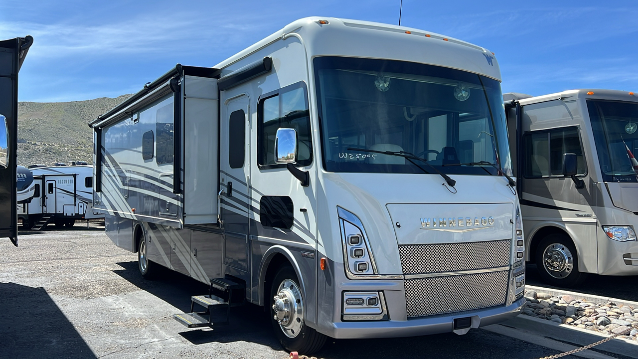 2025 WINNEBAGO ADVENTURER 36Z 1