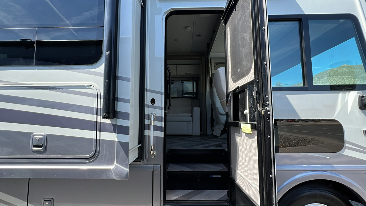 2025 WINNEBAGO ADVENTURER 36Z 13