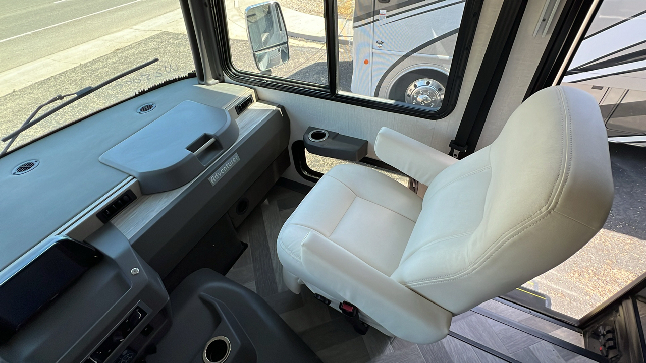 2025 WINNEBAGO ADVENTURER 36Z 16