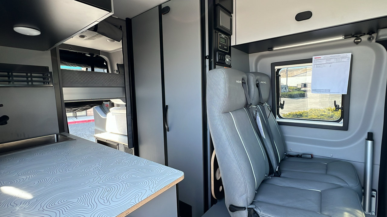 2025 WINNEBAGO REVEL 44E 43