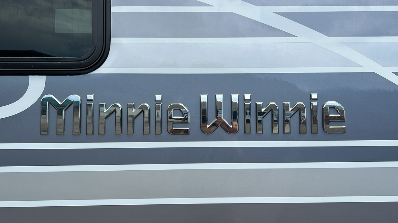 2025 WINNEBAGO MINNIE WINNIE 326T 10