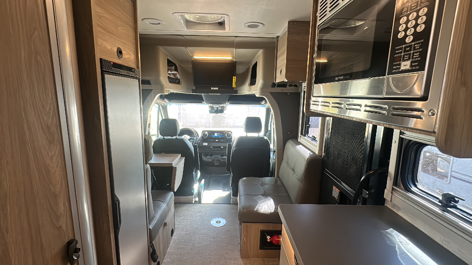 2025 WINNEBAGO EKKO 623B 92