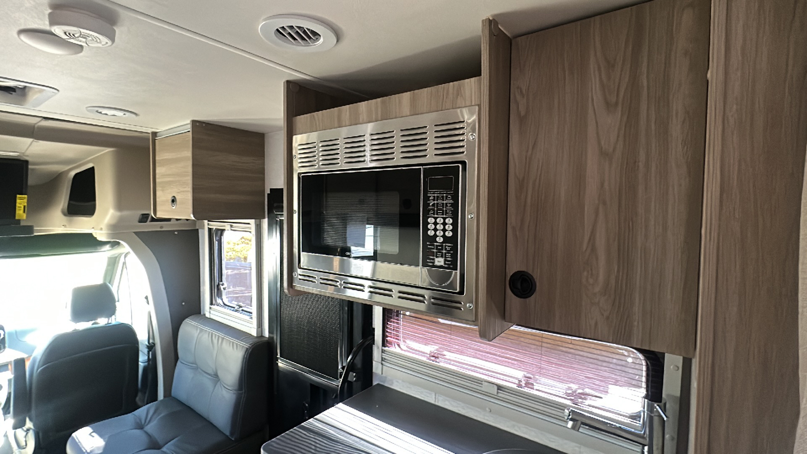 2025 WINNEBAGO EKKO 623B 95