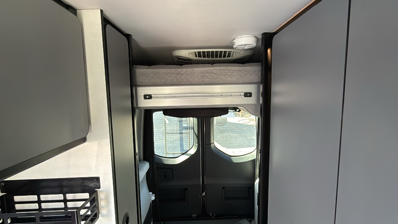 2025 WINNEBAGO REVEL 44E 31