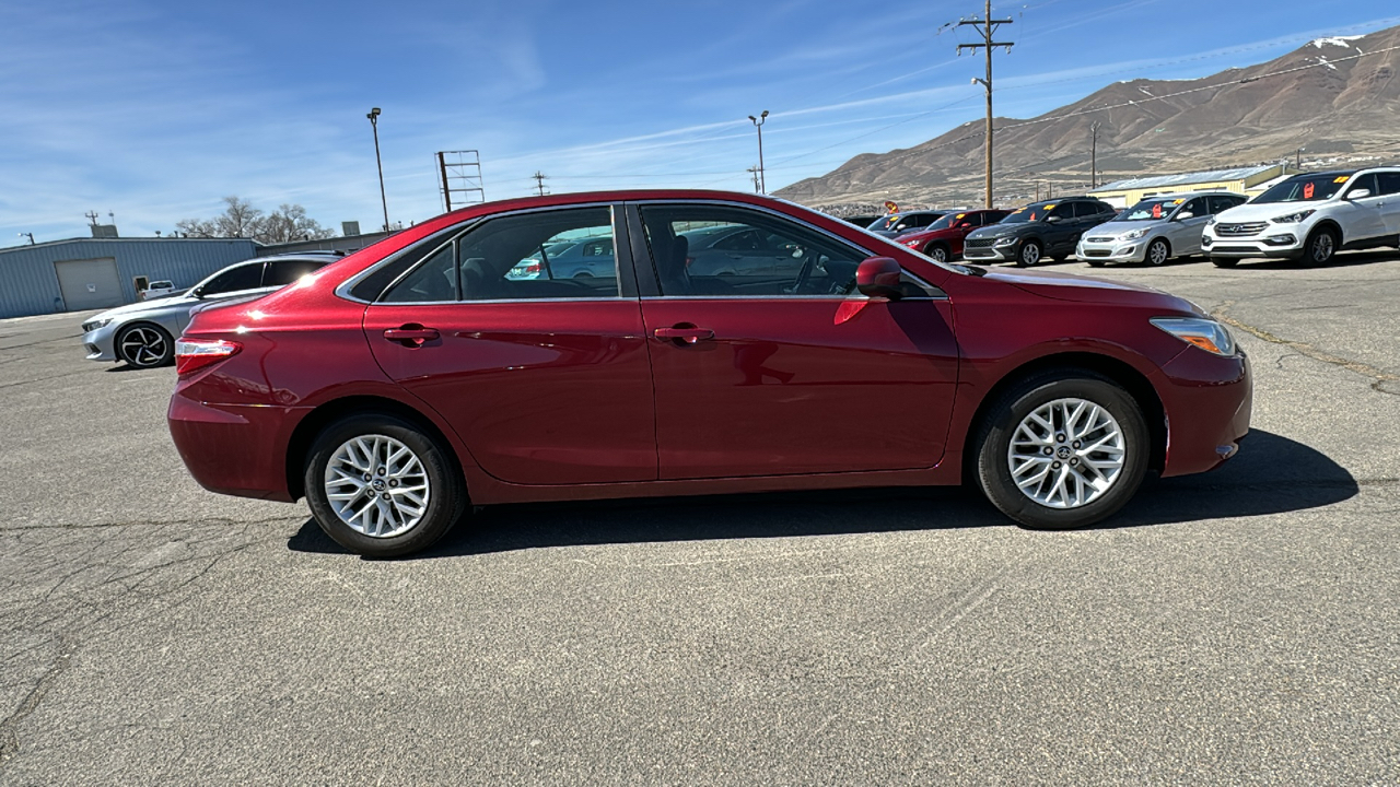 2016 Toyota Camry XLE 2
