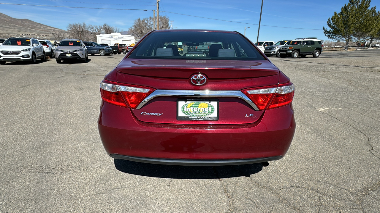 2016 Toyota Camry XLE 4